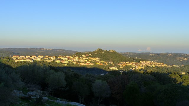 Blick auf Luogosanto von San Tremo