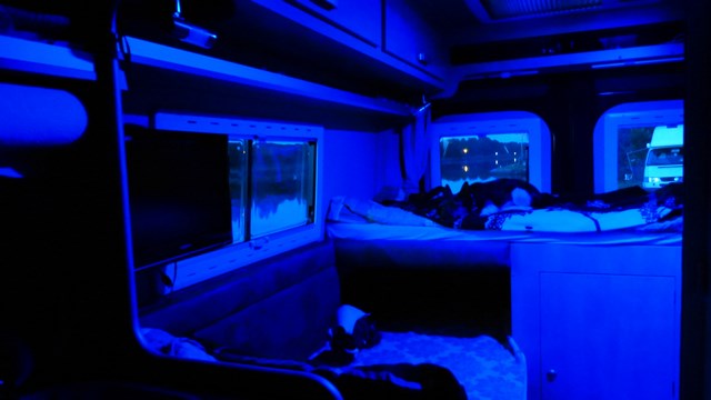 Der blaue Salon im Wohnmobil